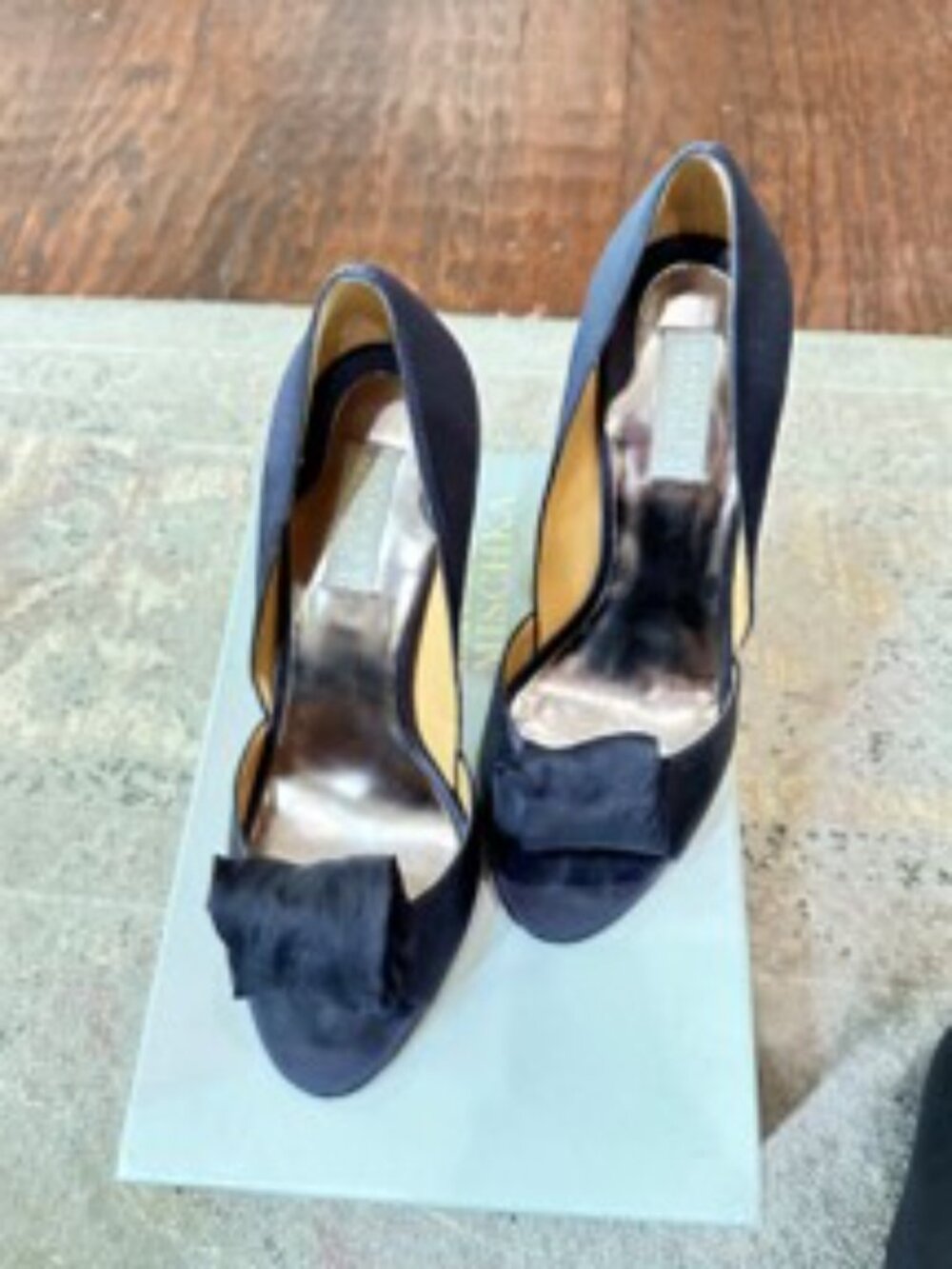 Badgley Mischka Hyde Heels/Pumps Navy Blue Satin & Silk Sz 7.5 - Picture 3 of 6